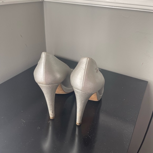 Chanel CC heels size 36 fits like 5 1/2 - Picture 3 of 6